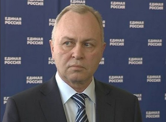 Знатков вступает в